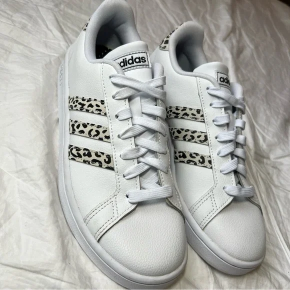 Adidas Womens Grand Court Womens Sneakers White Black Cheetah Size 8 NEW - Picture 3 of 16